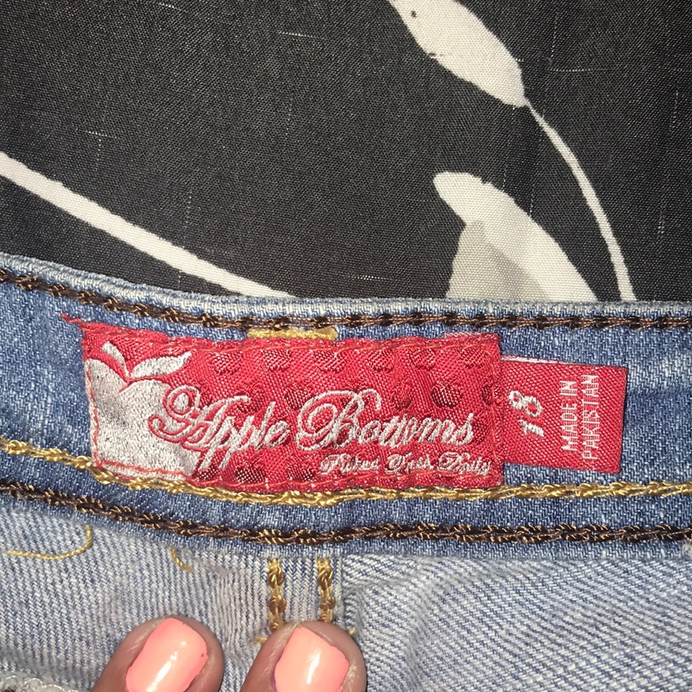 Sold Apple bottom capris - Picture 5 of 9